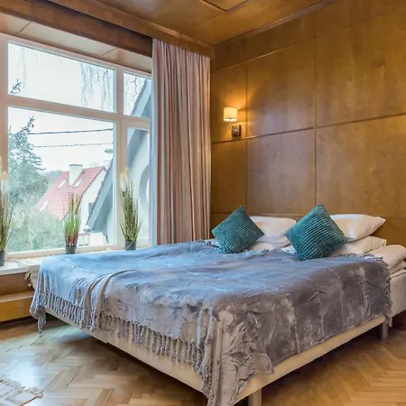 Kadriorg By Rikas טאלין